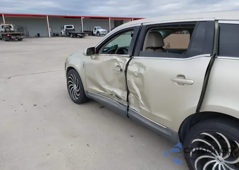 2010 Lincoln Mkt z USA, uszkodzony, nr VIN 2LMHJ5FR5ABJ17866